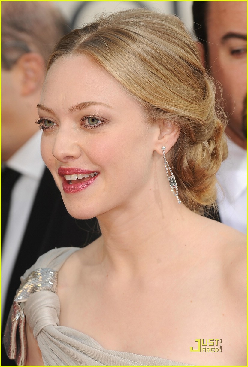 Amanda Seyfried & Dominic Cooper: Golden Couple!: Photo 1648641