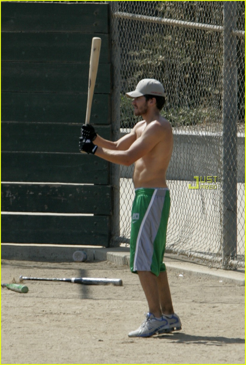 Jake Gyllenhaal & Jim Carrey Damn Yankees! Photo 1756011 Jake