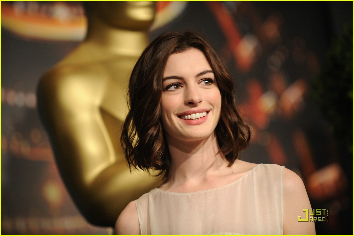 Anne Hathaway's Date To The Oscars Photo 1698981 Anne Hathaway