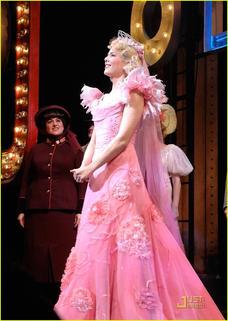 Photo lauren graham guys and dolls debut 04 Photo 1773071 Just Jared