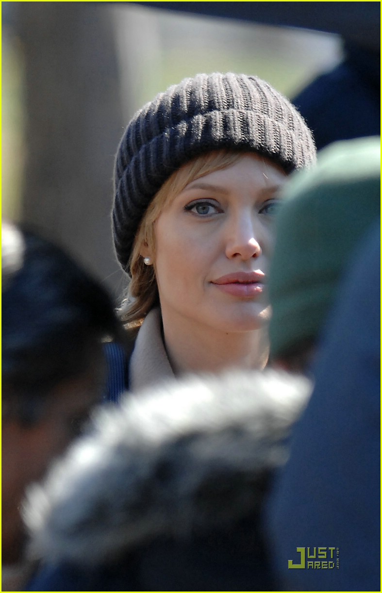 фильм солт с анджелиной джоли. солт - salt (2010). солт фильм 2020. солт джоли в шапке. анджелина джоли агент солт.