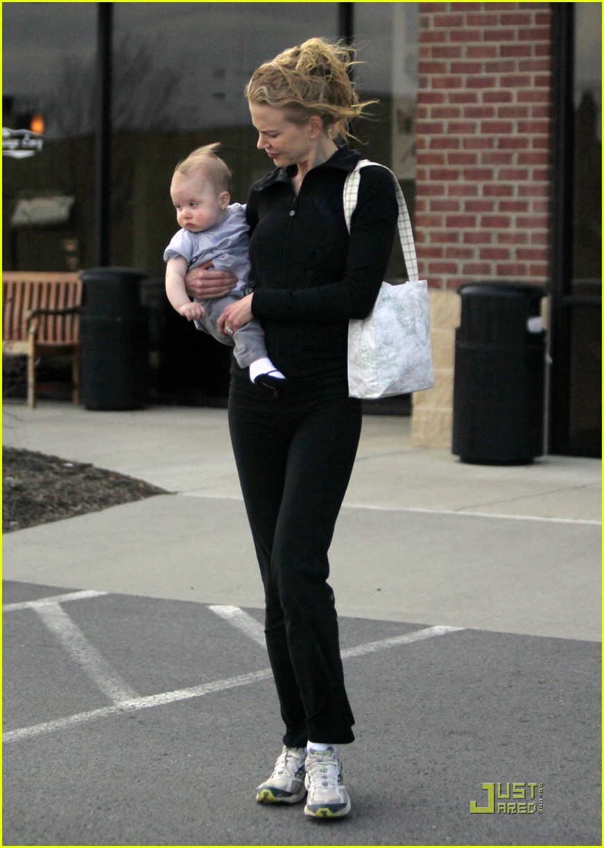 Nicole Kidman Has a Sunday Stroll: Photo 1786581 | Celebrity Babies
