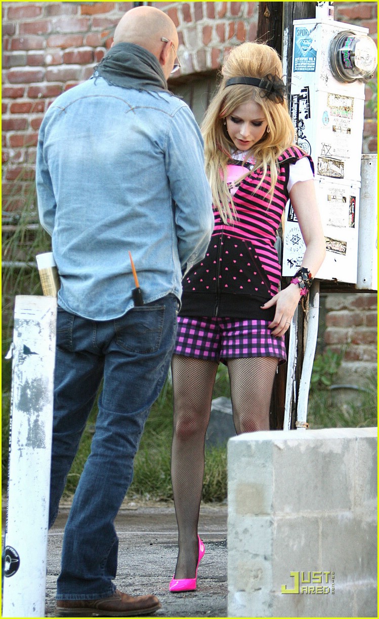 Avril Lavigne Launches 'Black Star' Fragrance Photo 1776721 Avril(02)