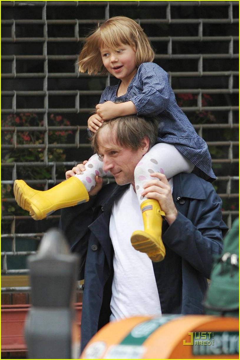 Matilda Ledger Gets a Spikey Shoulder Ride Photo 1866991 Celebrity