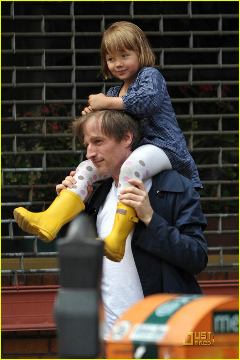 Matilda Ledger Gets a Spikey Shoulder Ride Photo 1867031 Photos