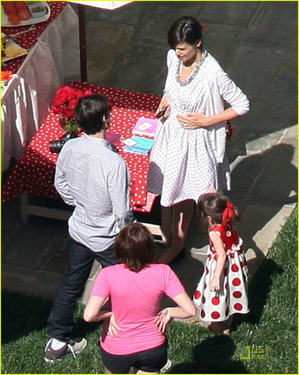 Photo: suri cruise trampoline birthday 04 | Photo 1866421 | Just Jared