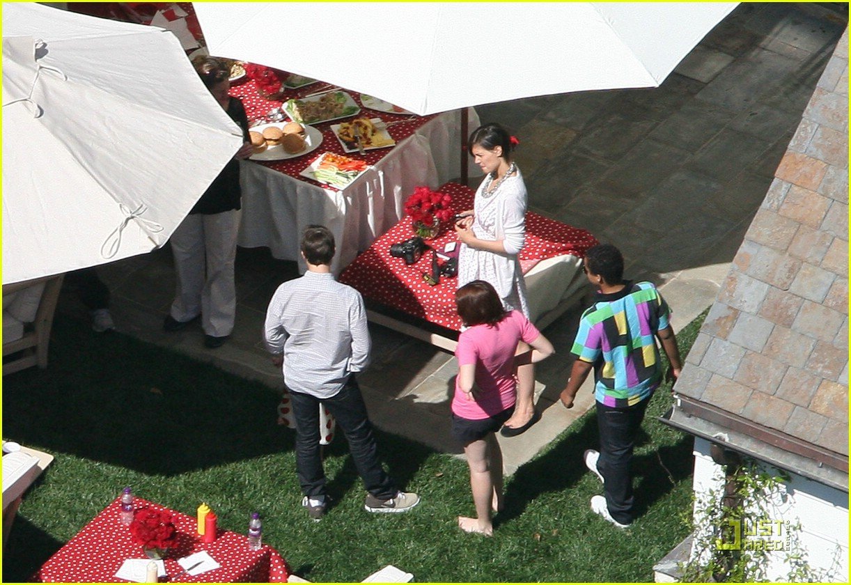 Photo: suri cruise trampoline birthday 15 | Photo 1866531 | Just Jared