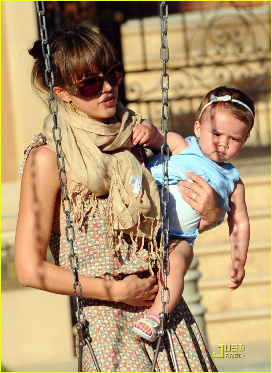 Jessica Alba Swings With Honor Warren Photo 1838511 Cash Warren