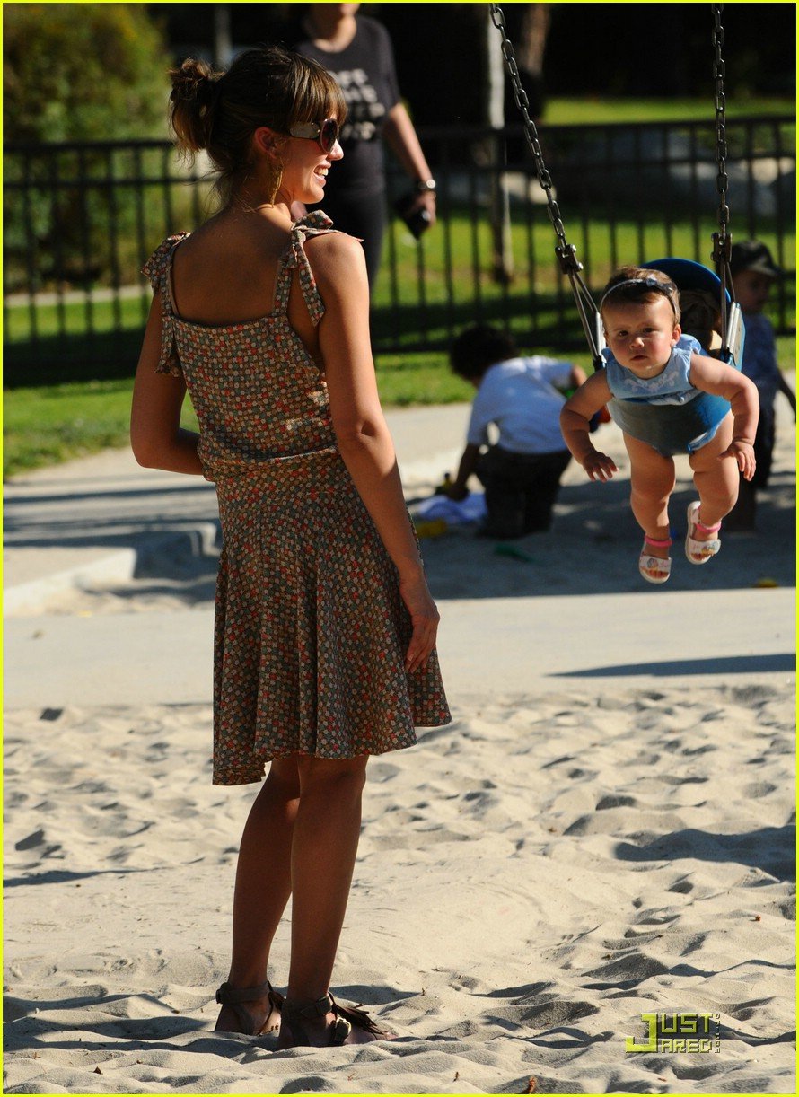 Jessica Alba Swings With Honor Warren Photo 1838571 Cash Warren