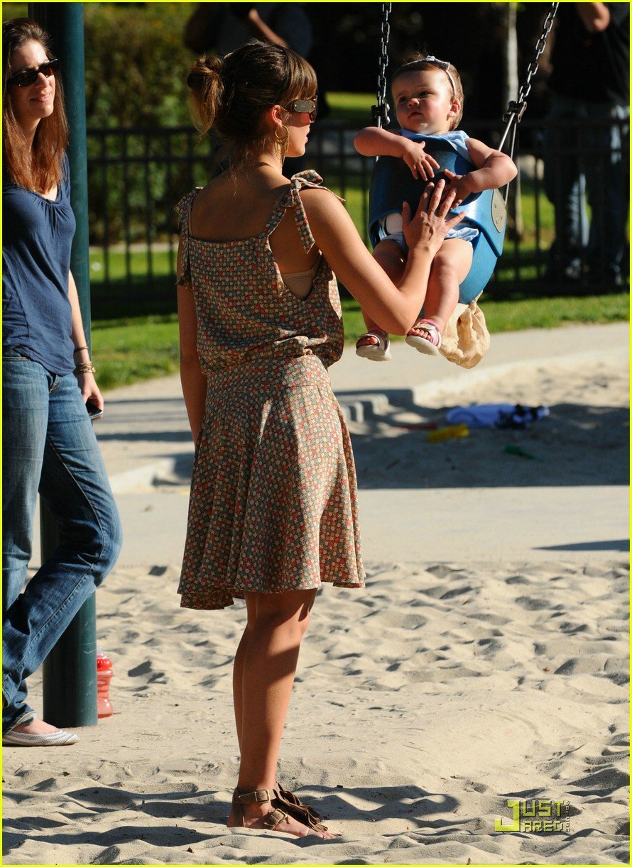 Jessica Alba Swings With Honor Warren Photo 1838631 Cash Warren