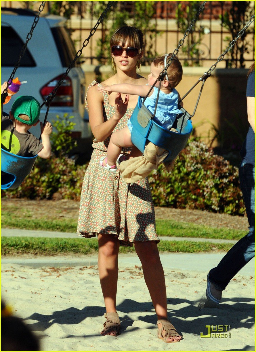 Jessica Alba Swings With Honor Warren Photo 1838711 Cash Warren(01)