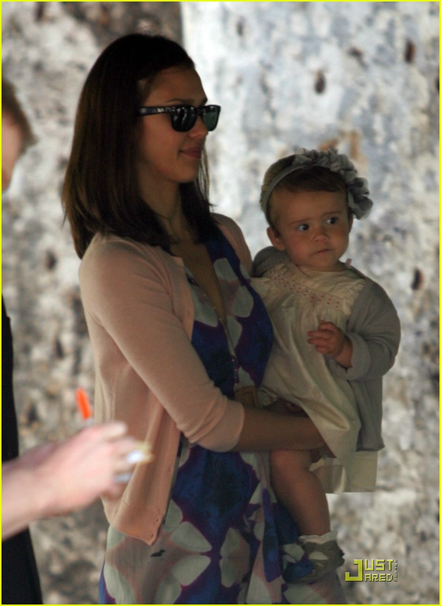 Jessica Alba Celebrates Mother's Day Photo 1911231 Cash Warren(01)
