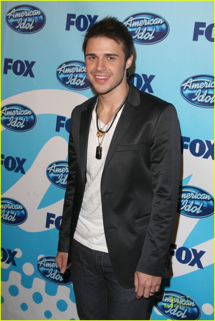 Kris Allen Wins American Idol 8! Photo 1939001 Adam Lambert