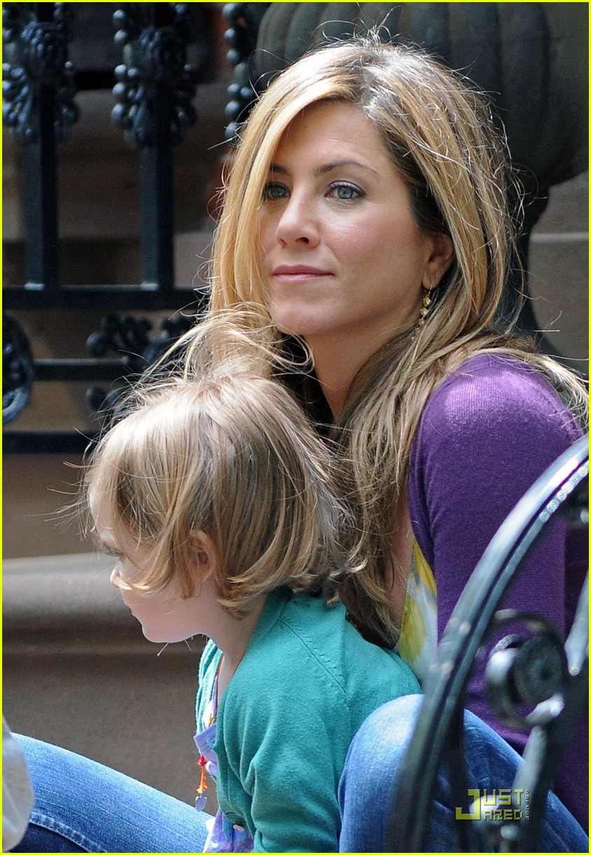 Jennifer Aniston is a Mom!: PH๏τo 1918001 | Jennifer Aniston PH๏τos | Just  Jared: Entertainment News