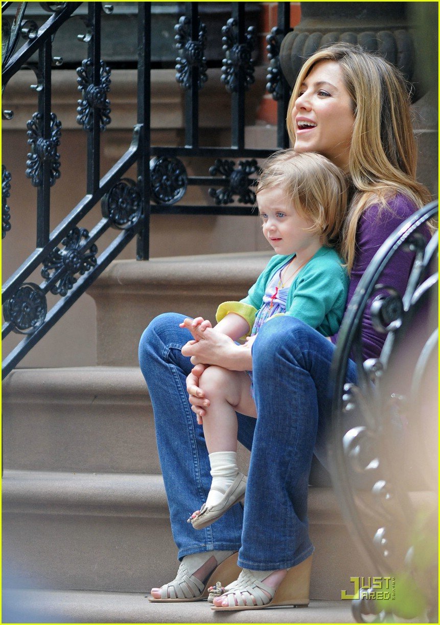 Jennifer Aniston is a Mom!: PH๏τo 1918051 | Jennifer Aniston PH๏τos | Just  Jared: Entertainment News