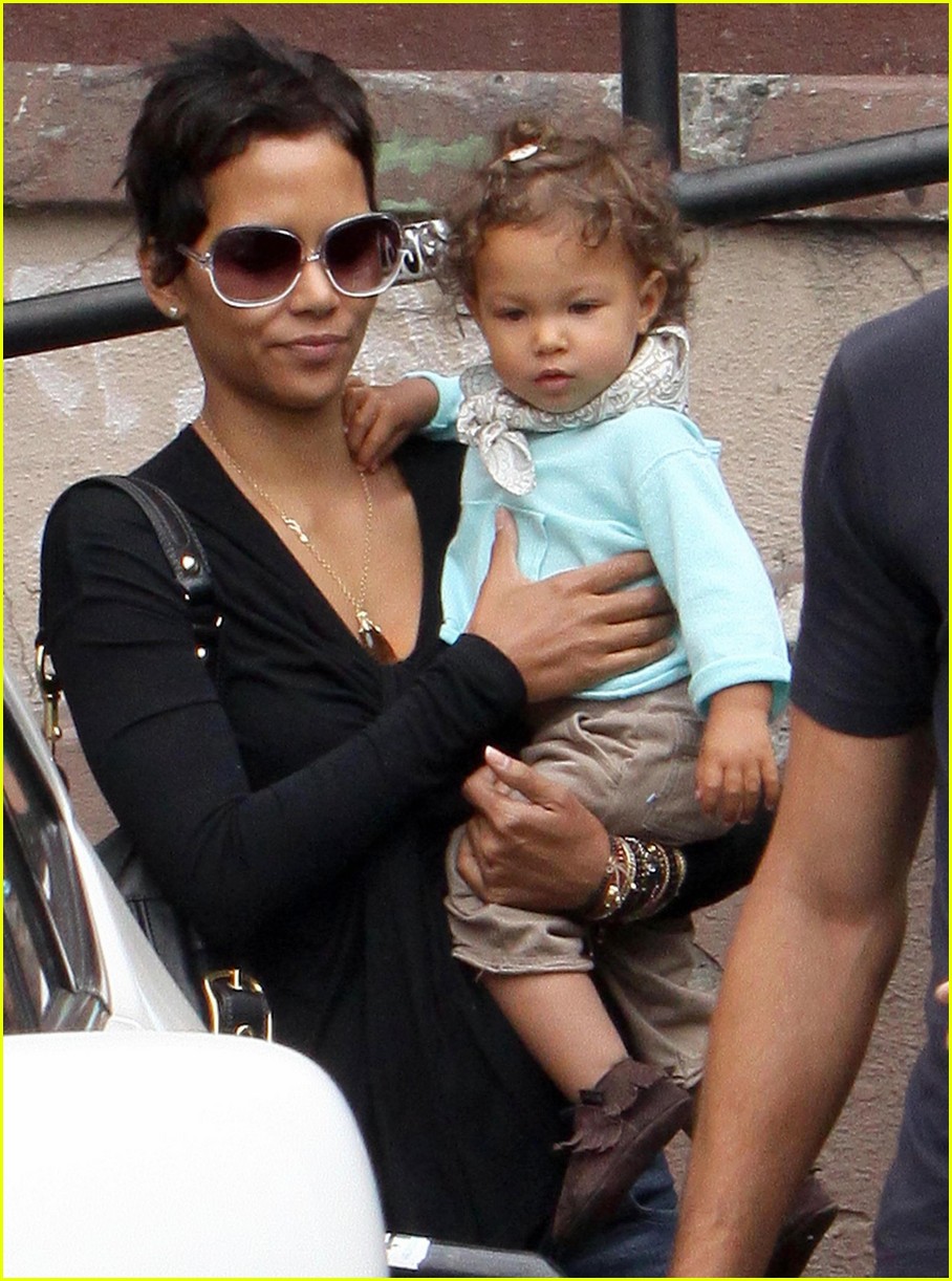 Halle Berry & Gabriel Aubry Family Feast Photo 1956261 Celebrity