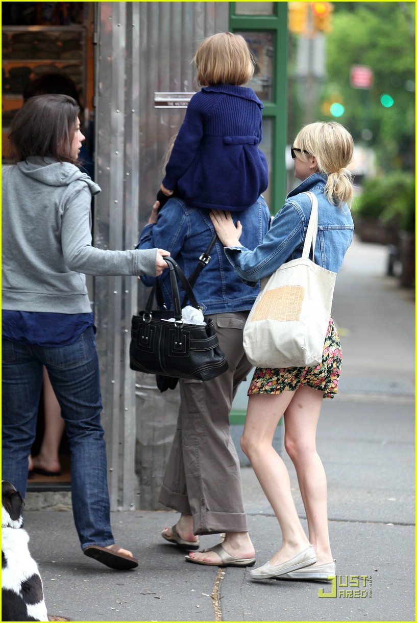 Michelle Matilda Carla Coffee Run Photo Celebrity Babies Heath Ledger Matilda Ledger Michelle Williams Pictures Just Jared