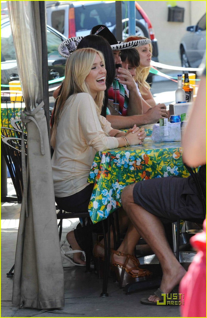 Kristin Cavallari Pinches Tacos on The Hills Photo 1950421 Brody