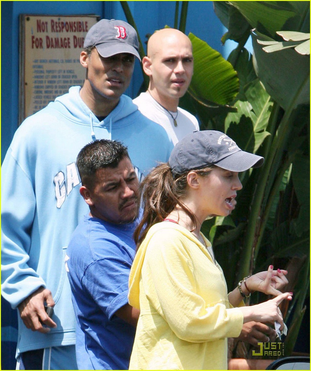 Eliza Dushku & Rick Fox Car Wash Waiting Photo 1947851 Eliza Dushku