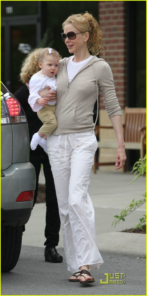 Photo: sunday rose protective parents 41 | Photo 1904351 | Just Jared