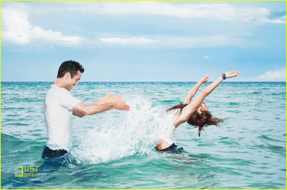 Jeffrey Donovan Burns Up Cover Of Tv Guide Photo 061 Gabrielle Anwar Jeffrey Donovan Pictures Just Jared