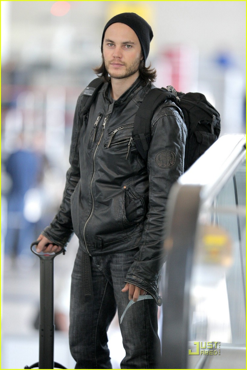 Taylor Kitsch is Beanie Buff Photo 1965131 Taylor Kitsch Photos