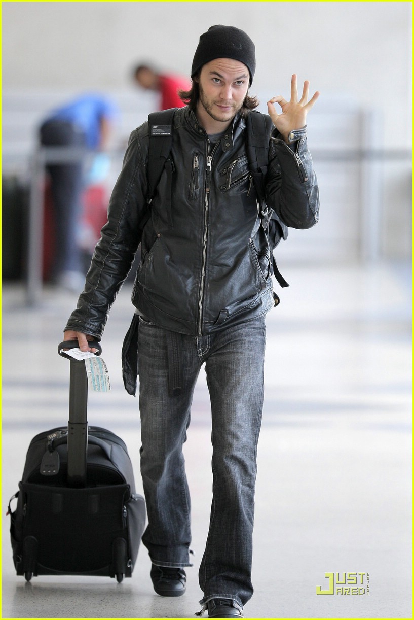 Taylor Kitsch is Beanie Buff Photo 1965191 Taylor Kitsch Photos