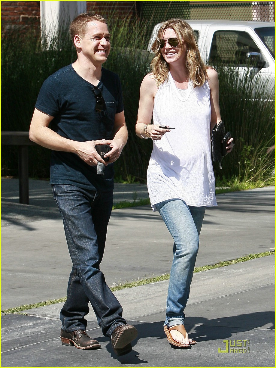 Ellen Pompeo & T.R. Knight Furniture Friends Photo 2014461 Ellen(01)