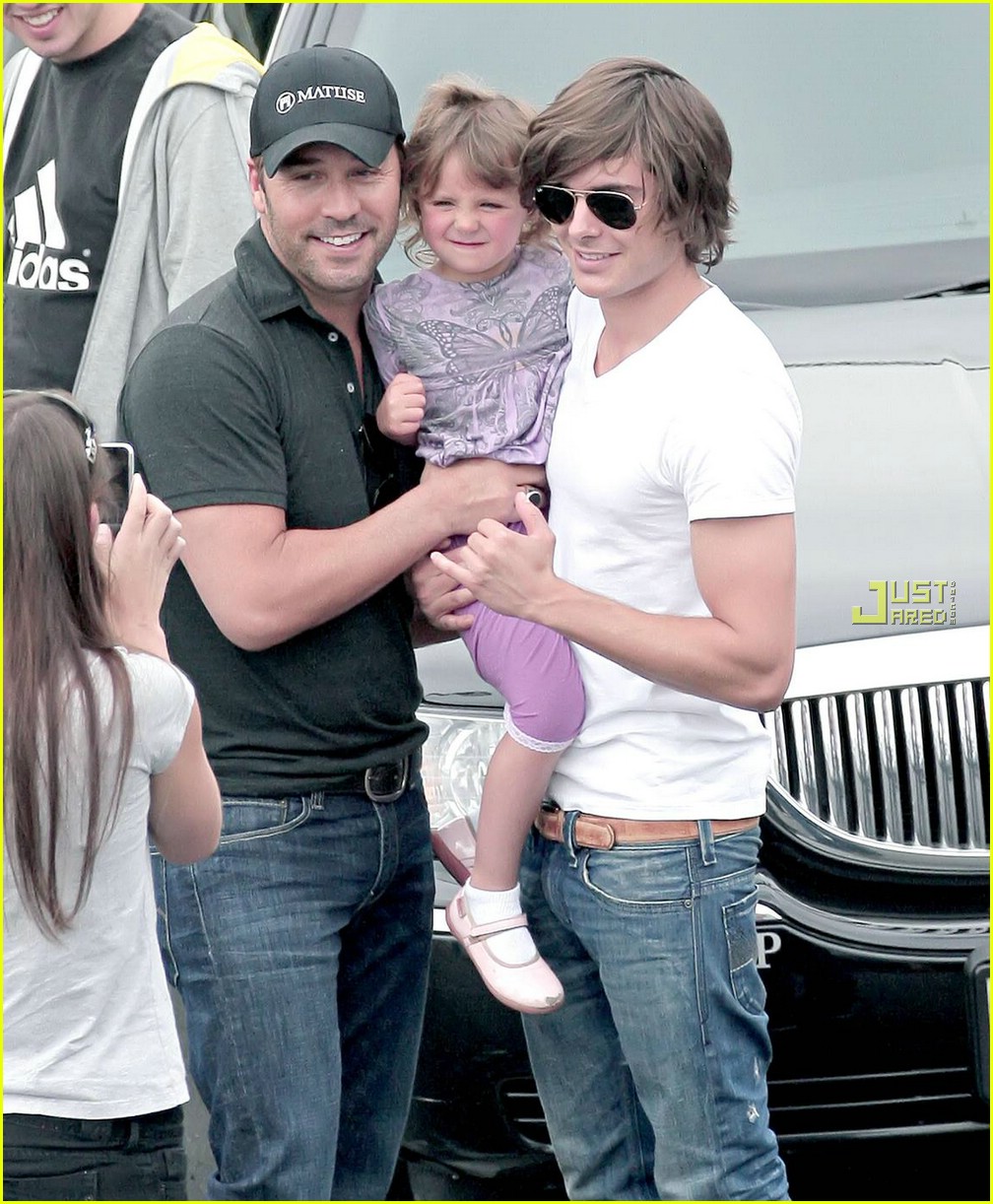 Zac Efron Joins 'Entourage' FIRST PICS Photo 1963911 Entourage