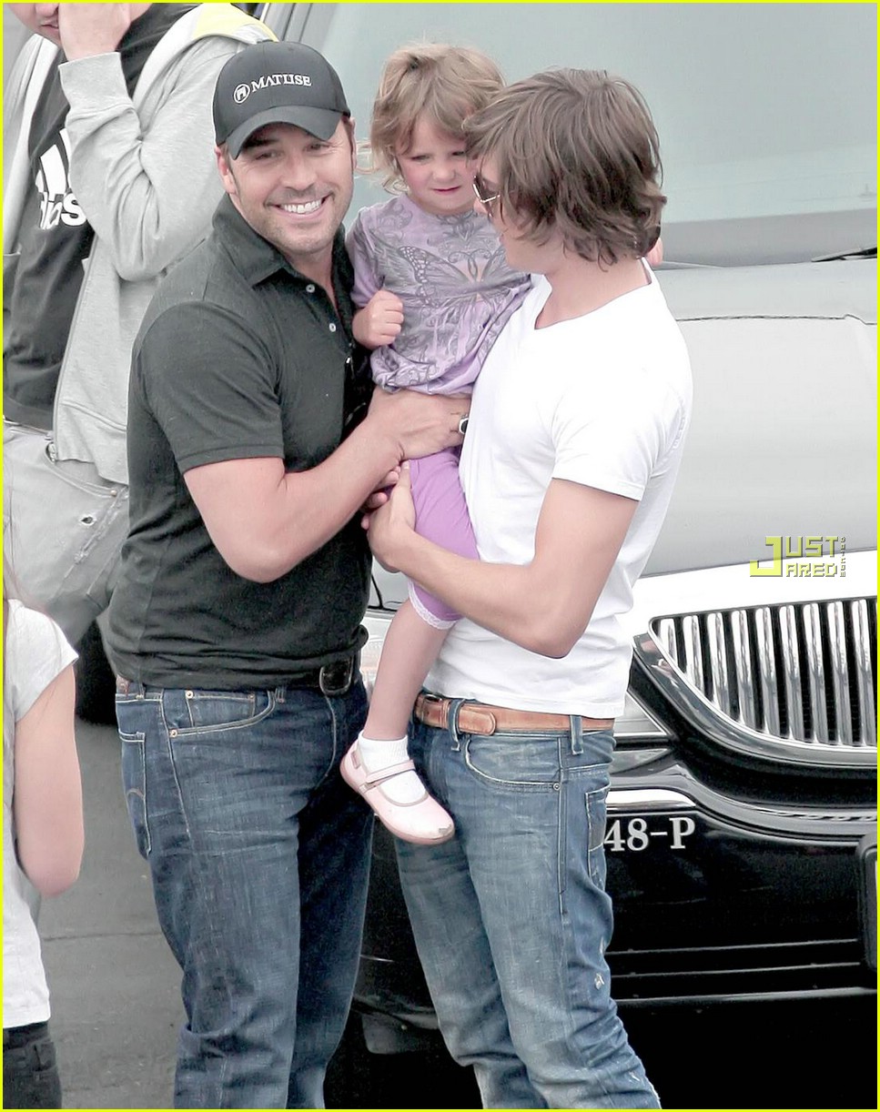 Zac Efron Joins 'Entourage' FIRST PICS Photo 1963951 Entourage