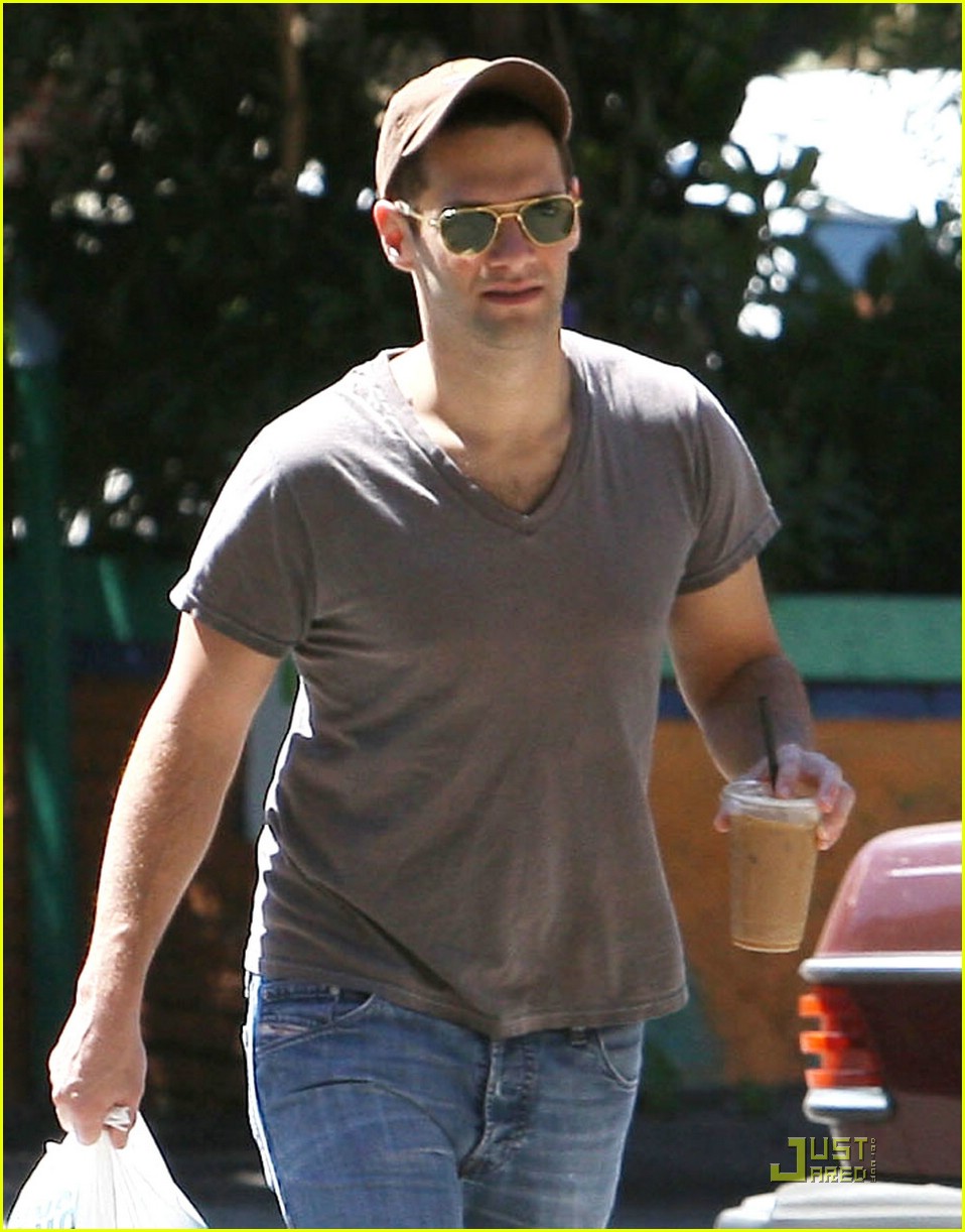Ashley Olsen & Justin Bartha Coffee Couple Photo 2047941 Ashley
