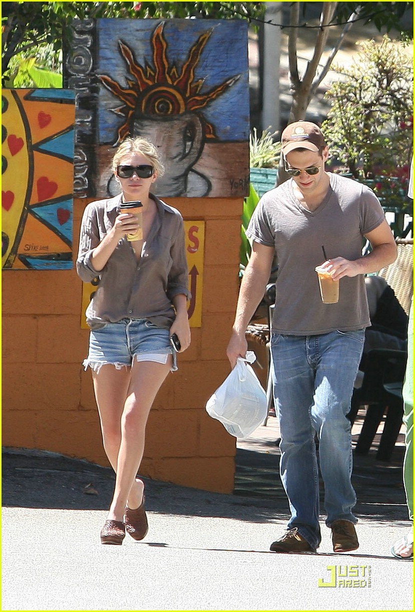 Ashley Olsen & Justin Bartha Coffee Couple Photo 2047991 Ashley