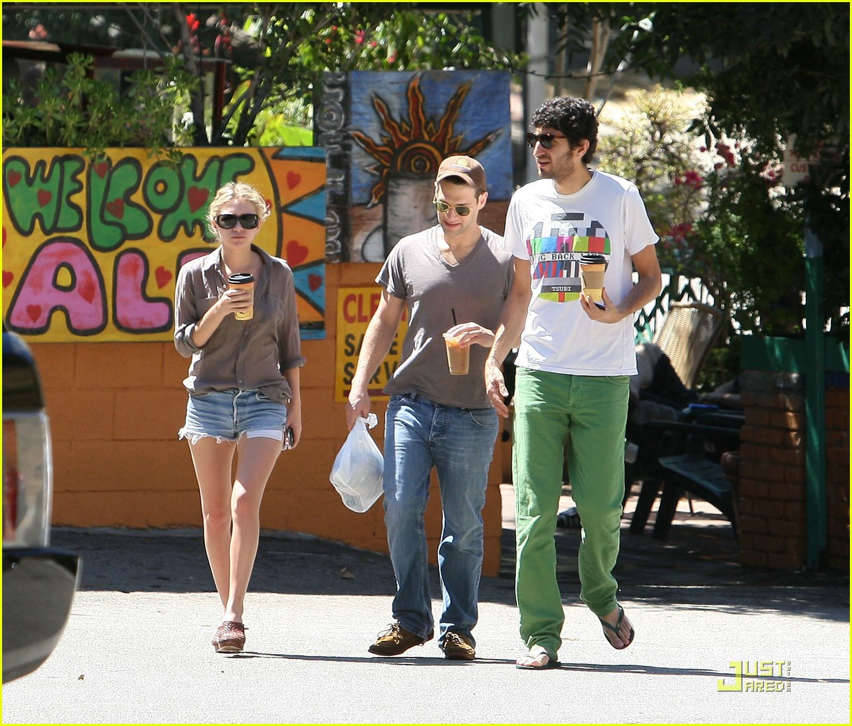 Ashley Olsen & Justin Bartha Coffee Couple Photo 2048041 Ashley