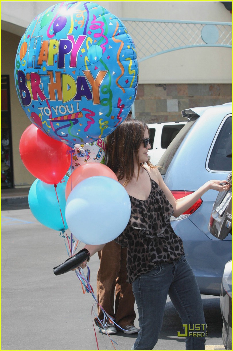 Rachel Bilson: Birthday Balloons For Dad!: Photo 2076291 | Rachel