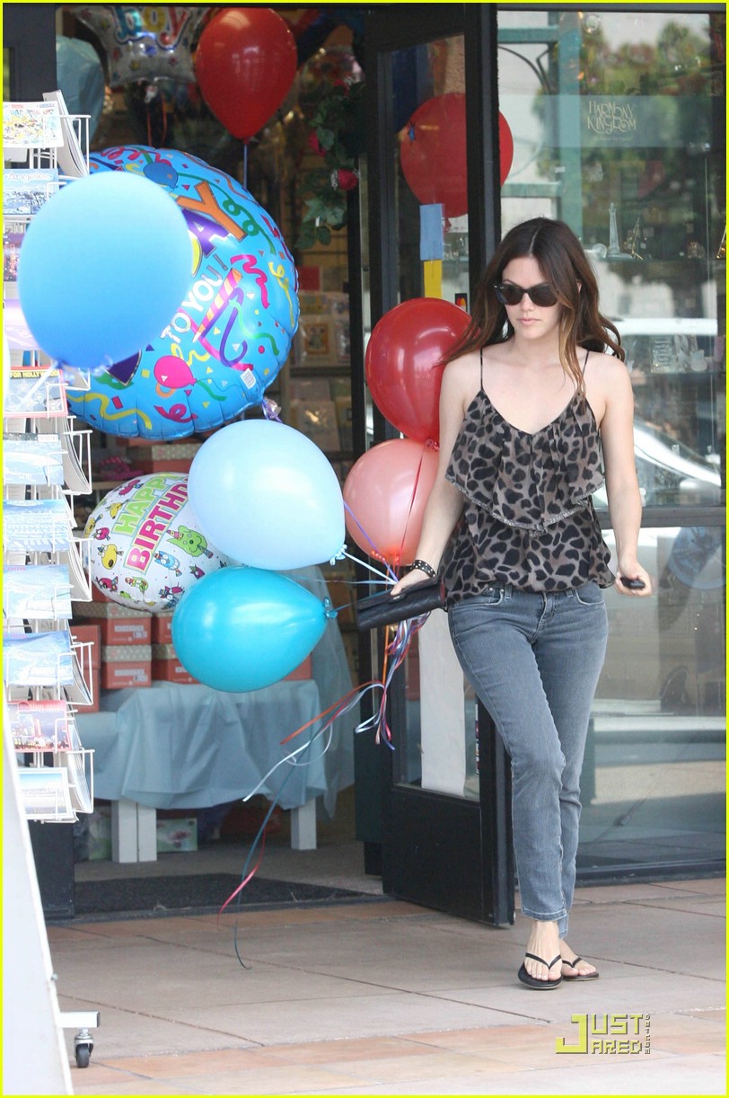 Rachel Bilson: Birthday Balloons For Dad!: Photo 2076311 | Rachel