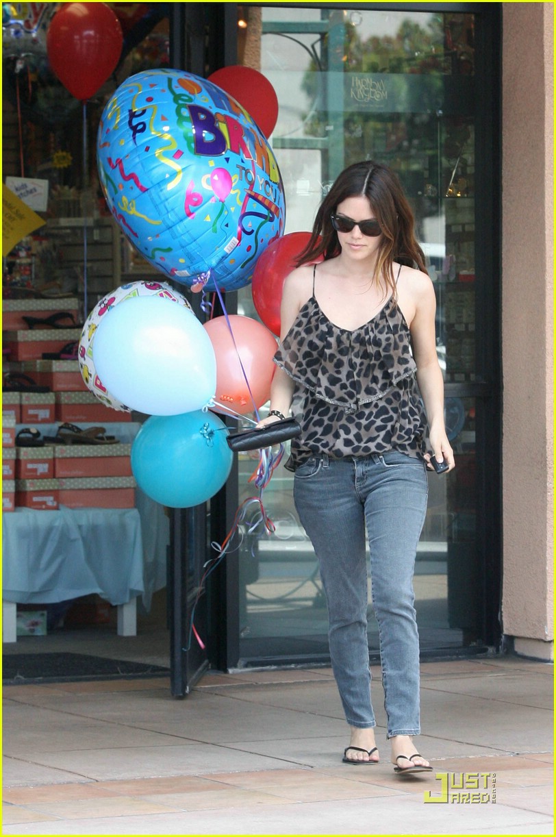 Rachel Bilson: Birthday Balloons For Dad!: Photo 2076331 | Rachel