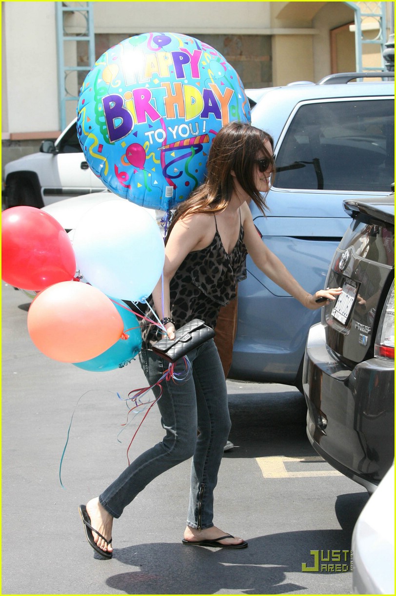 Rachel Bilson: Birthday Balloons For Dad!: Photo 2076371 | Rachel