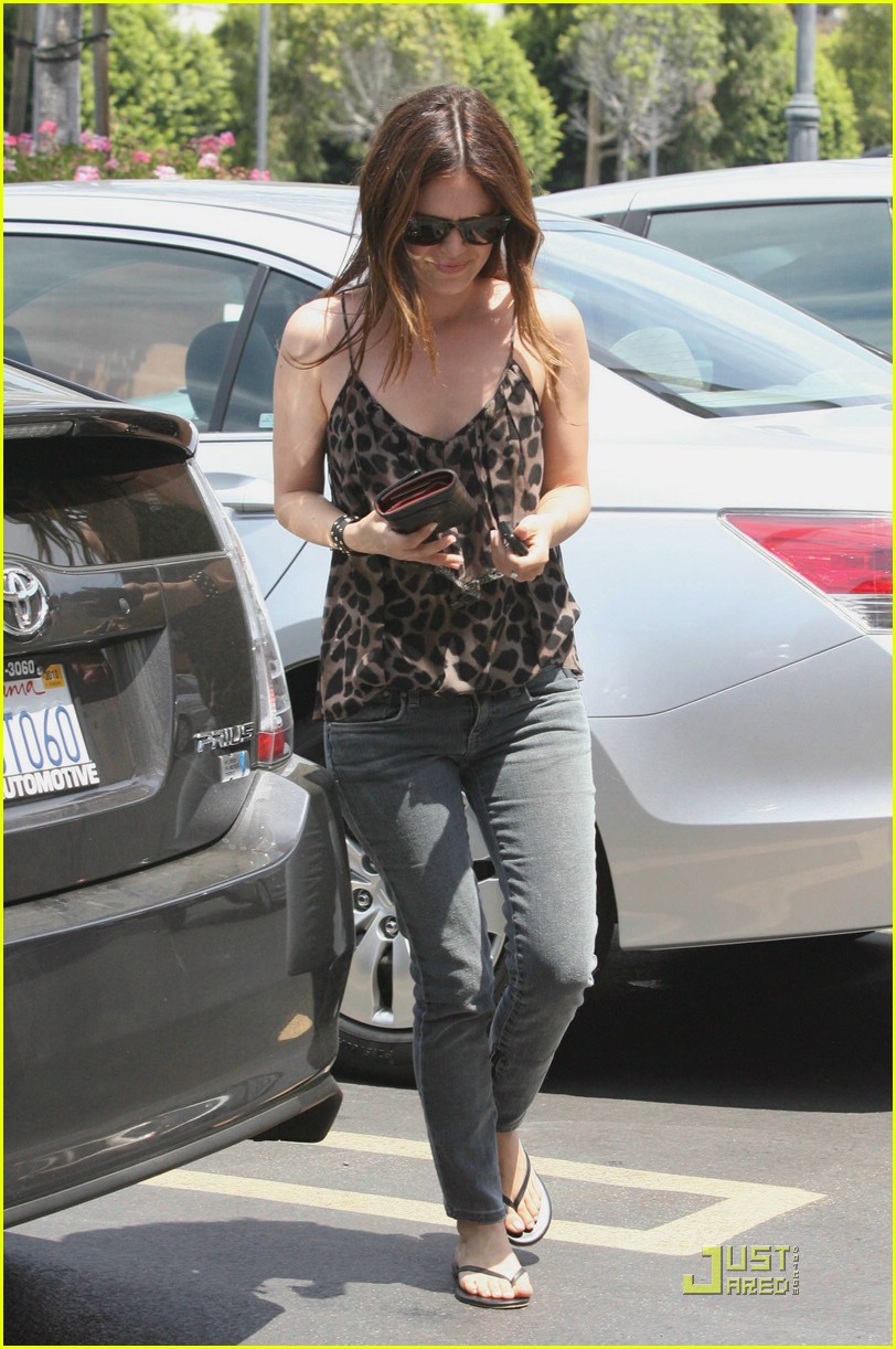 Rachel Bilson: Birthday Balloons For Dad!: Photo 2076381 | Rachel