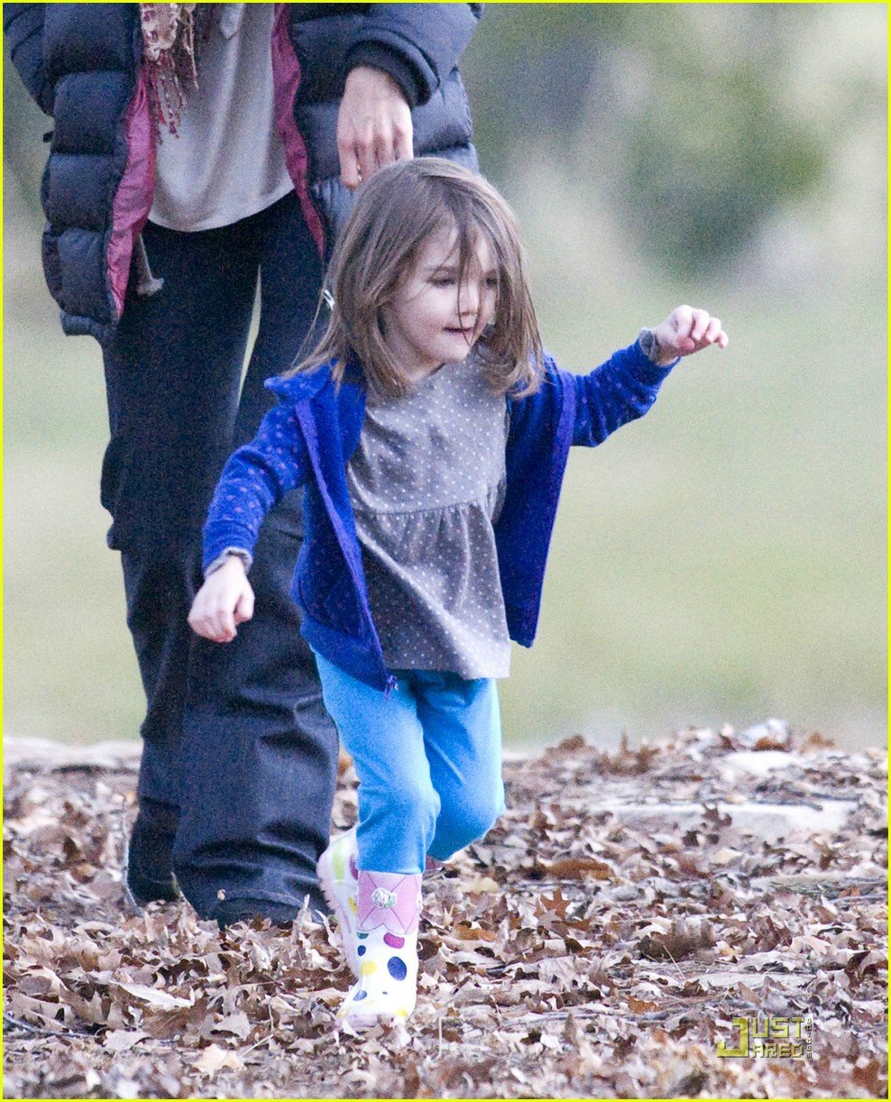 Suri Cruise These Boots Were Made For Running Photo 2082551