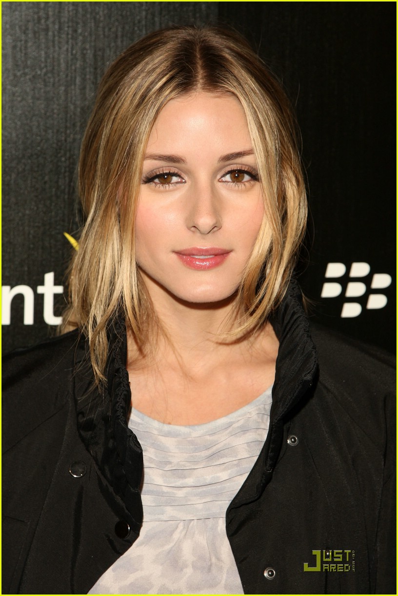 chace-crawford-launches-blackberry-tour-photo-2088142-brooke-shields