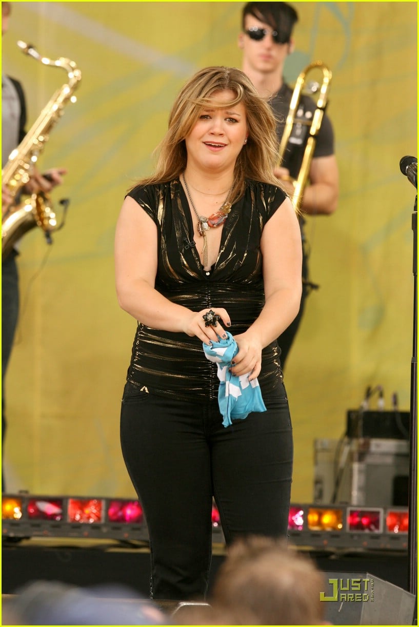 Kelly Clarkson Licks Sam Champion: Photo 2091692 | Kelly Clarkson