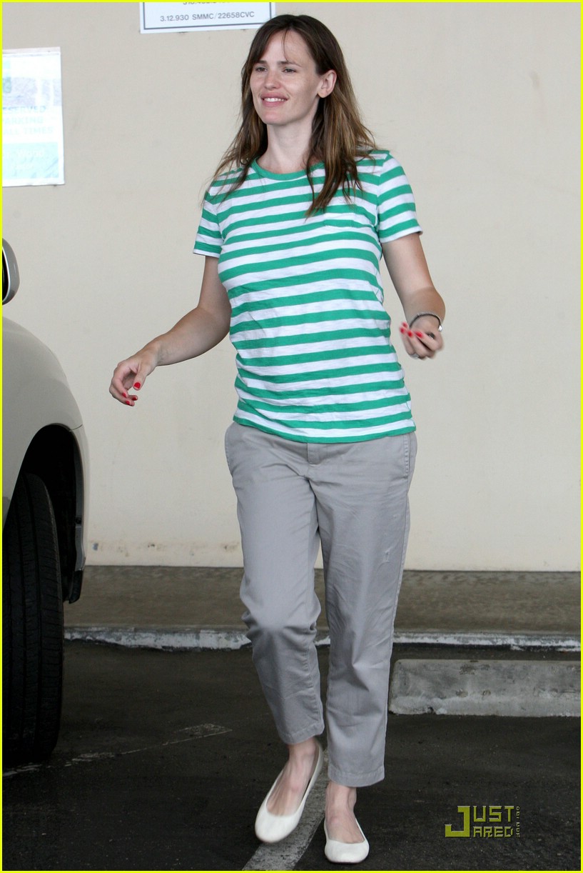 Photo: jennifer garner striped shirt 07 | Photo 2026501 | Just Jared