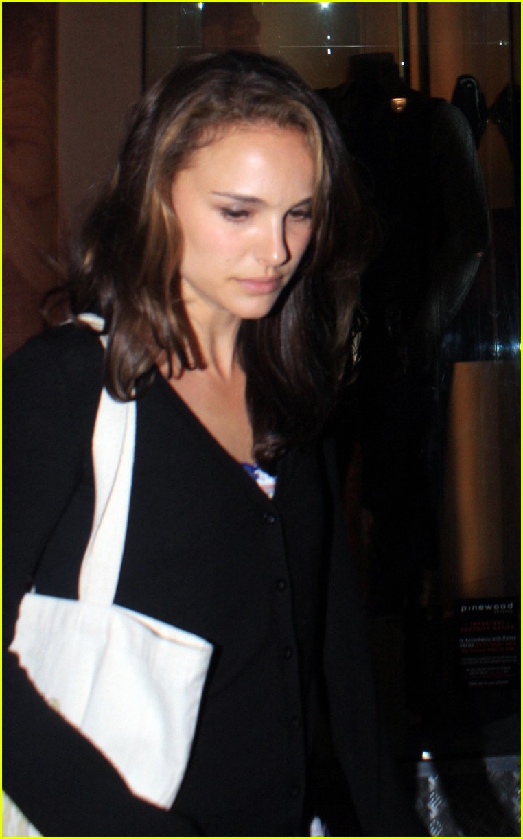 Photo: natalie portman nobu nice 02 | Photo 2036541 | Just Jared