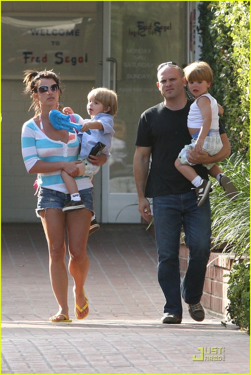 Britney Spears Her Boys and Her Boats Photo 2027681 Britney Spears