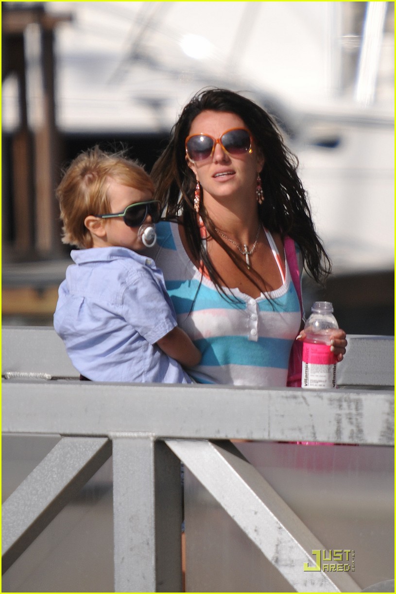 Photo Britney Spears Boys Boat 10 Photo 2027741 Just Jared photo-britney-spears-boys-boat-10-photo-2027741-just-jared