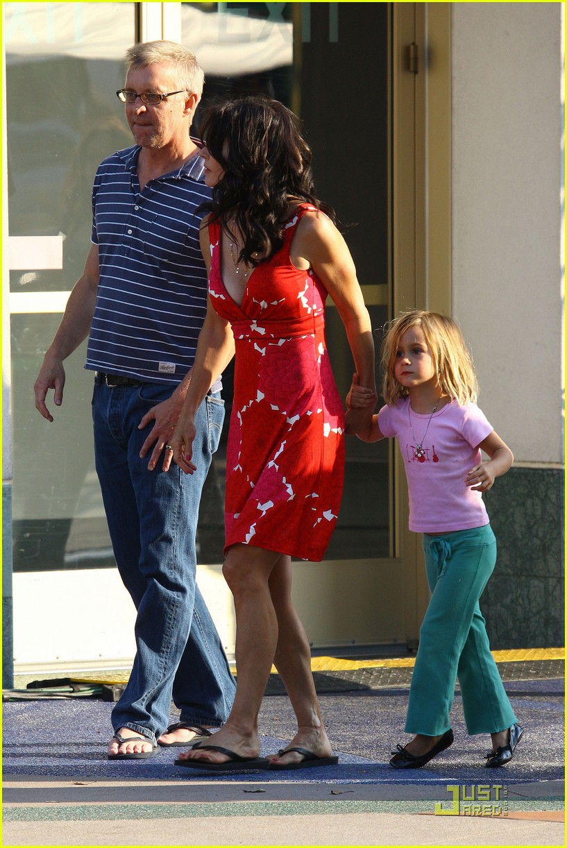 Courteney Cox to Jennifer Aniston Join Cougar Town! Photo 2131351