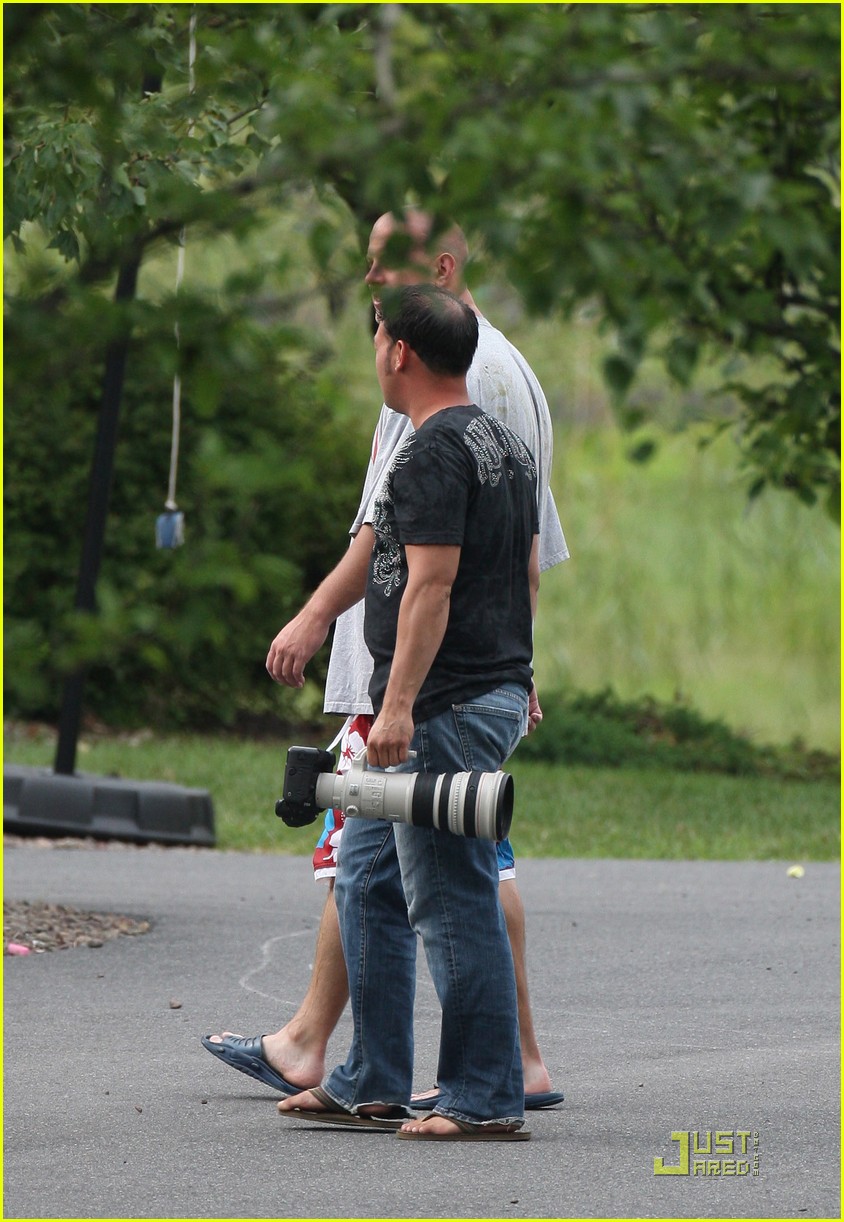 Jon Gosselin Uses Paparazzi Camera Photo 2115101 Jon & Kate Plus 8