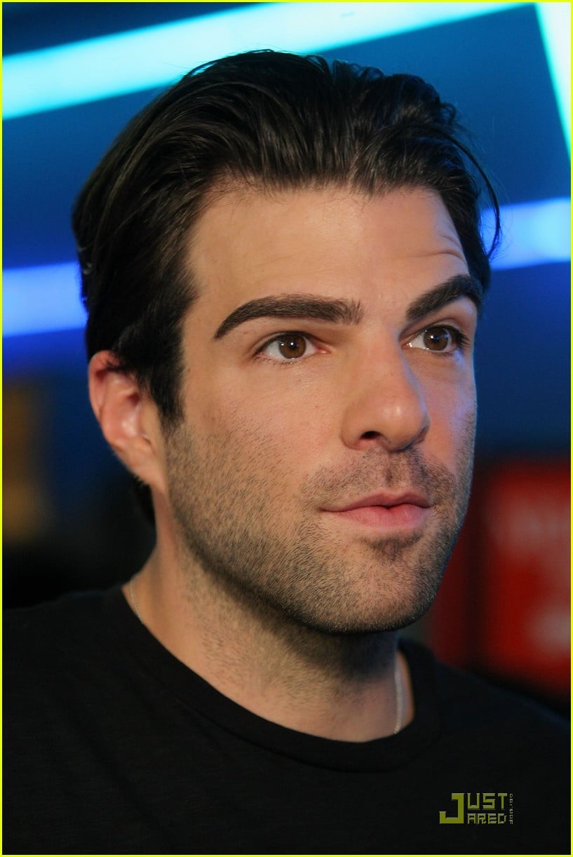 Zachary Quinto Saves The Arcades Photo 2144111 Zachary Quinto Photos