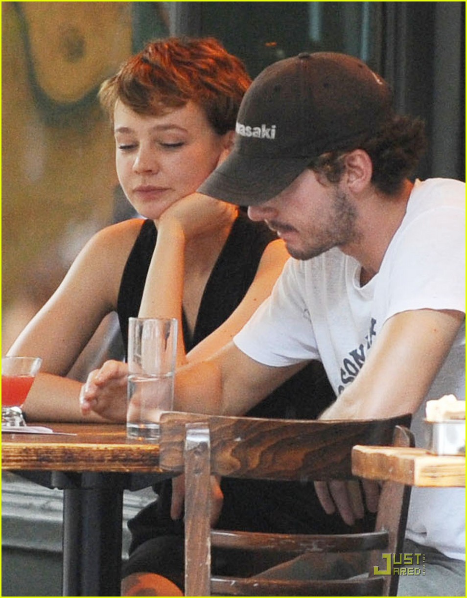 Shia LaBeouf & Carey Mulligan Couple Up? Photo 2158182 Carey(02)