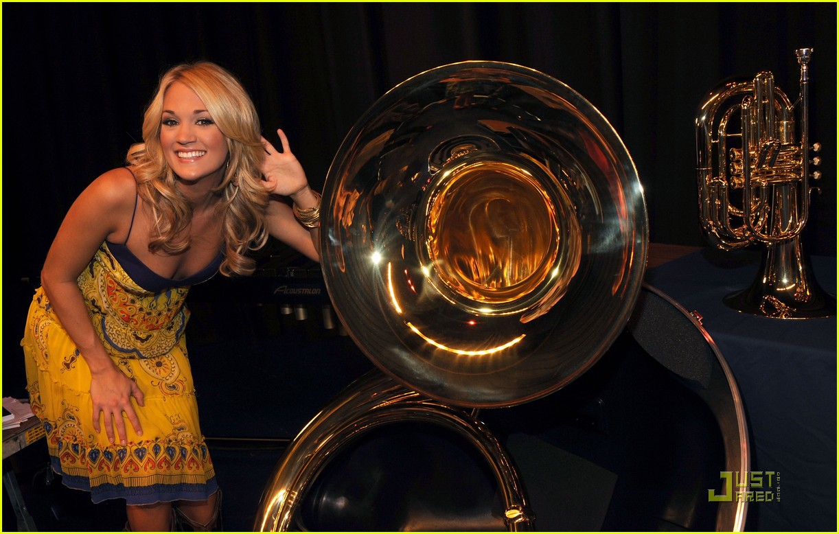 Carrie Underwood Donates Instruments To Checotah High School Photo